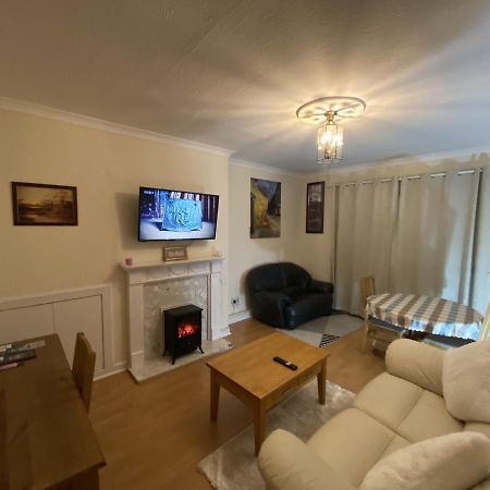 Private Lounge And Double Room Kilwinning Екстер'єр фото