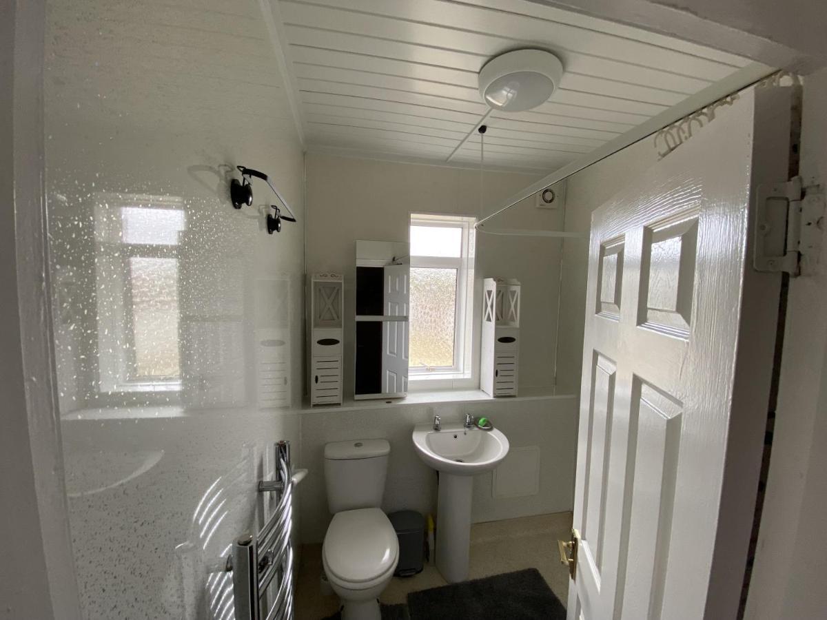 Private Lounge And Double Room Kilwinning Екстер'єр фото