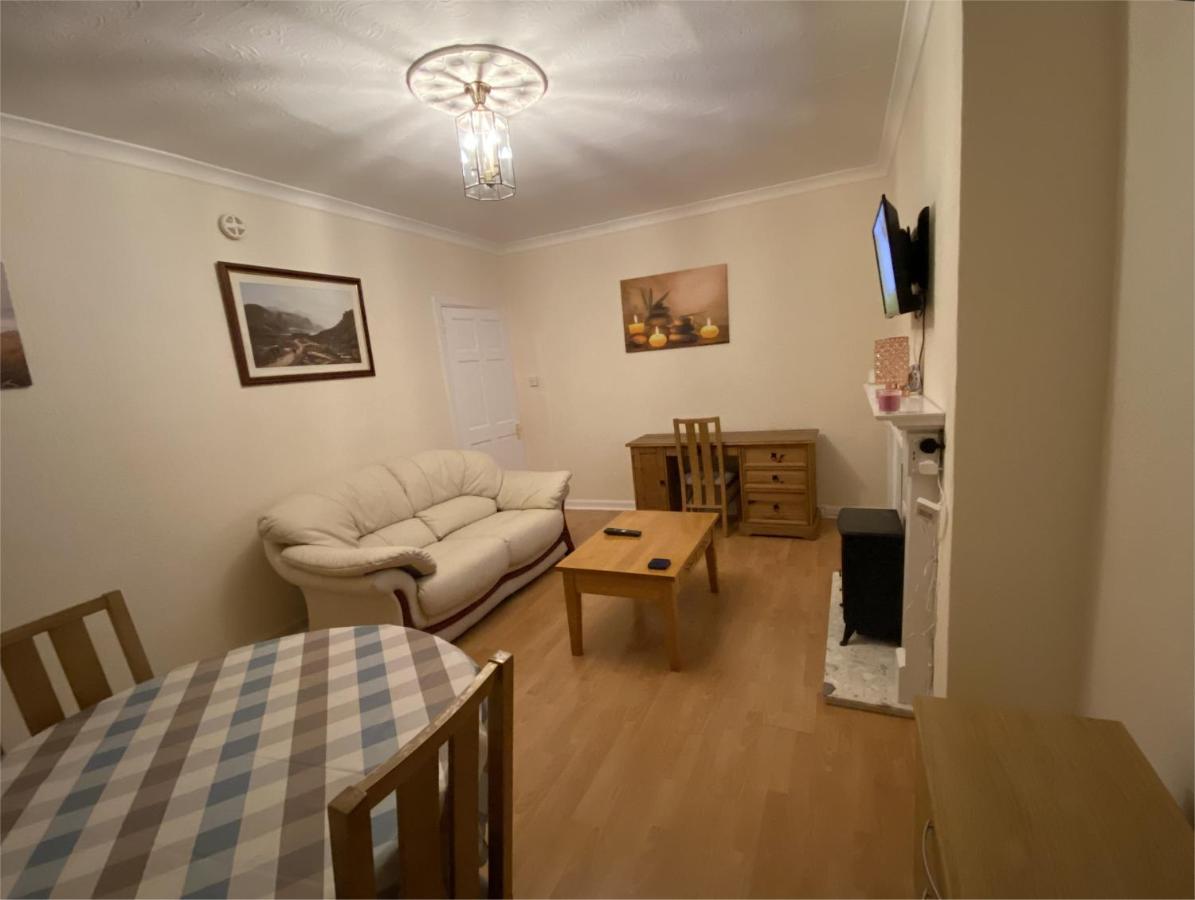 Private Lounge And Double Room Kilwinning Екстер'єр фото