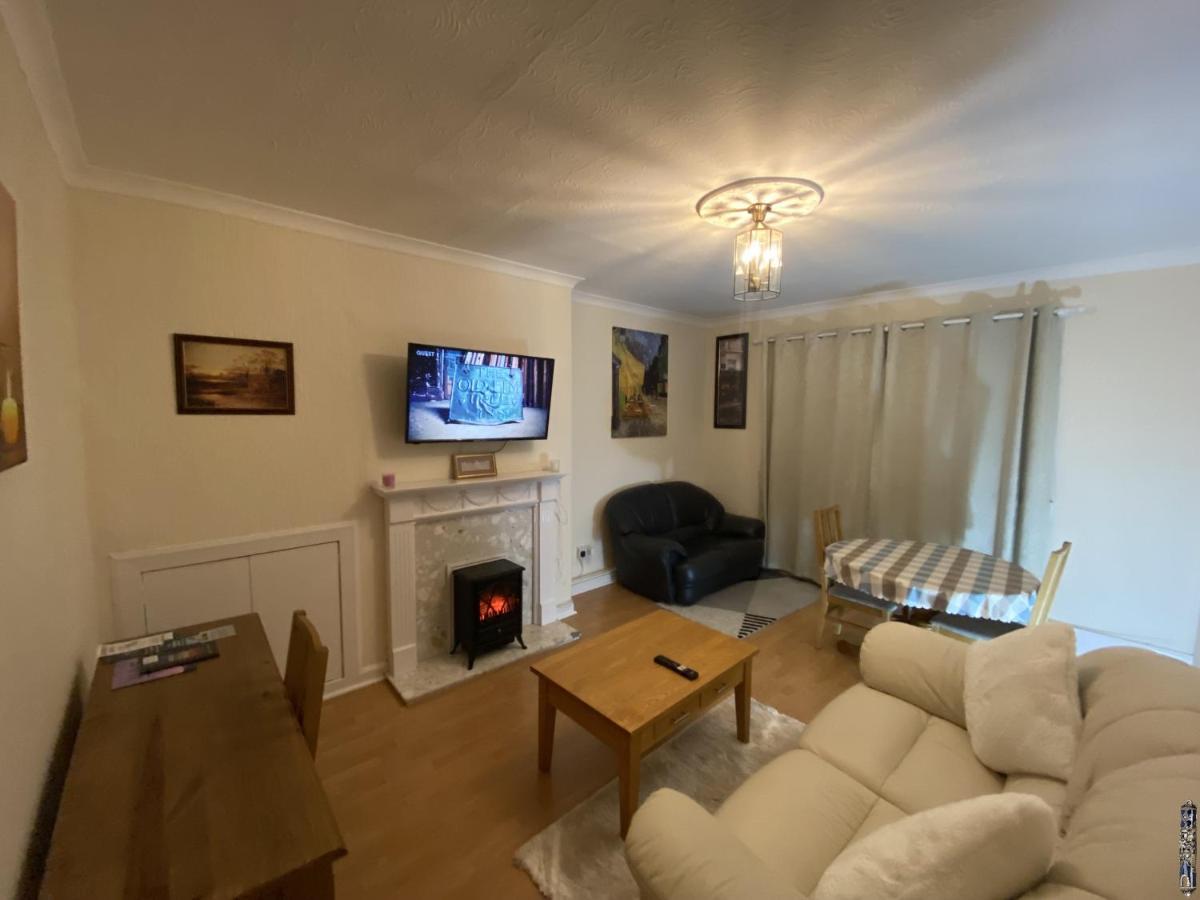 Private Lounge And Double Room Kilwinning Екстер'єр фото