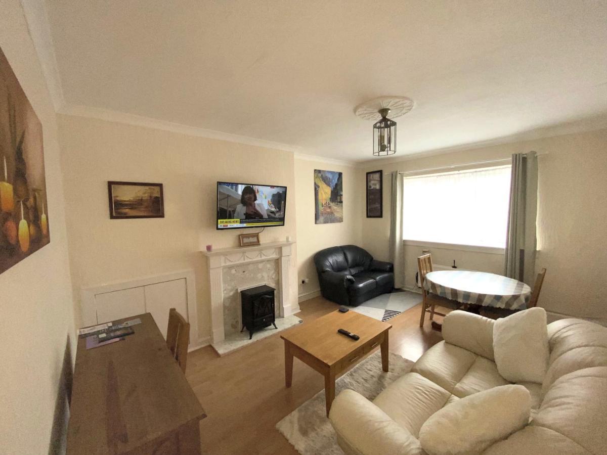 Private Lounge And Double Room Kilwinning Екстер'єр фото