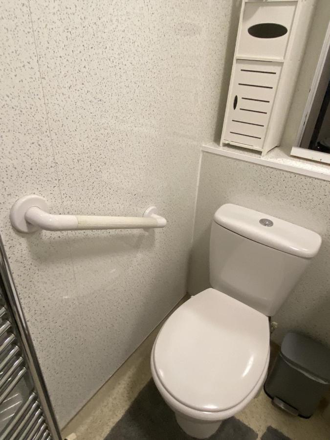 Private Lounge And Double Room Kilwinning Екстер'єр фото