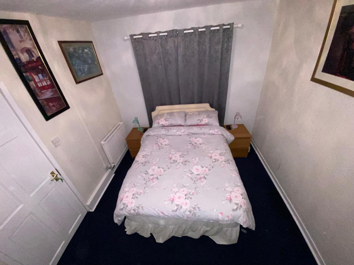 Private Lounge And Double Room Kilwinning Екстер'єр фото